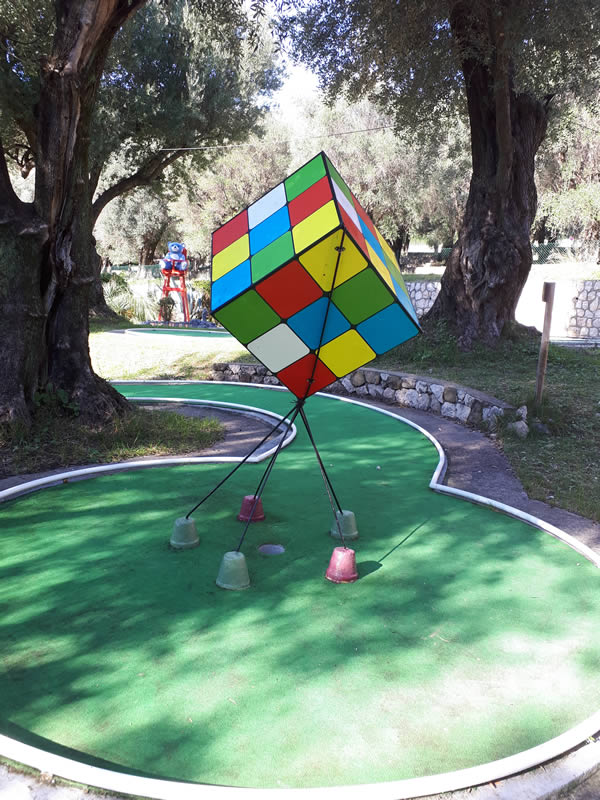 Mini-golf Menton - rubik's cube